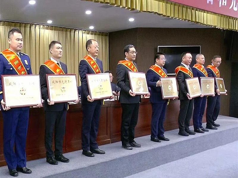 喜報(bào)！咸陽(yáng)路橋工程公司榮獲咸陽(yáng)市 “先進(jìn)集體”榮譽(yù)稱(chēng)號(hào)